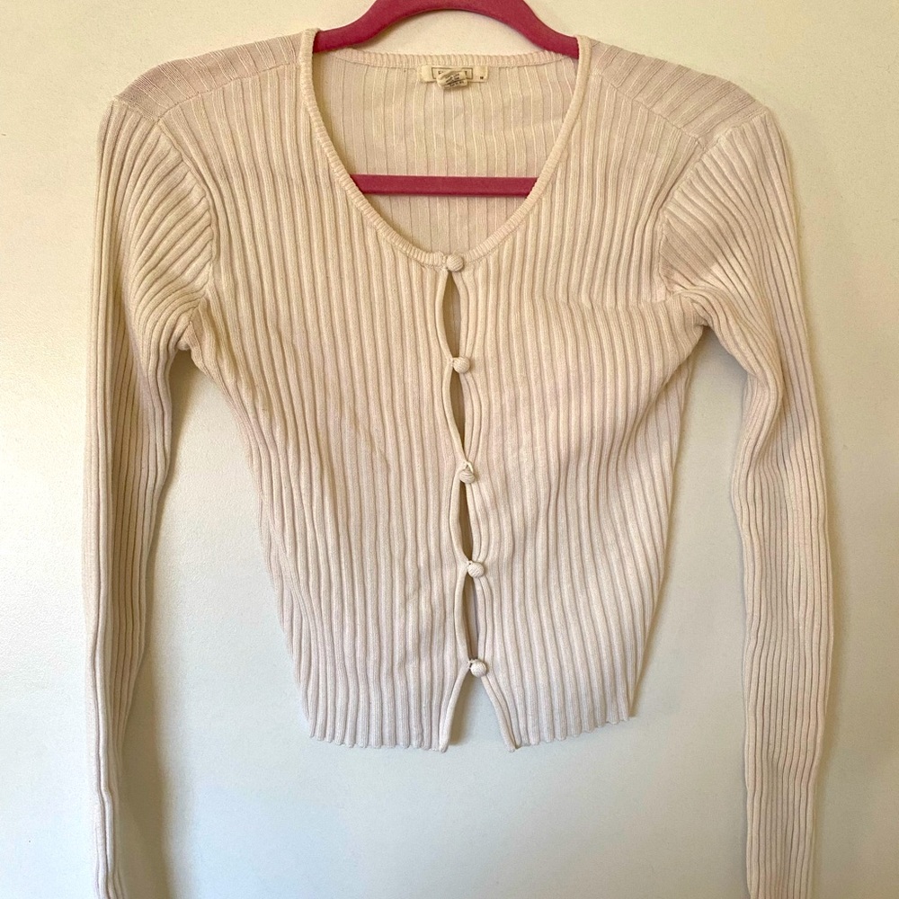 Ribbed Knit White Button Down V Neck 🤍